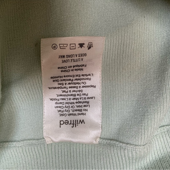 Wilfred shorts. Size large. Cotton with stretch. Mint green. Good condition. - Picture 7 of 7